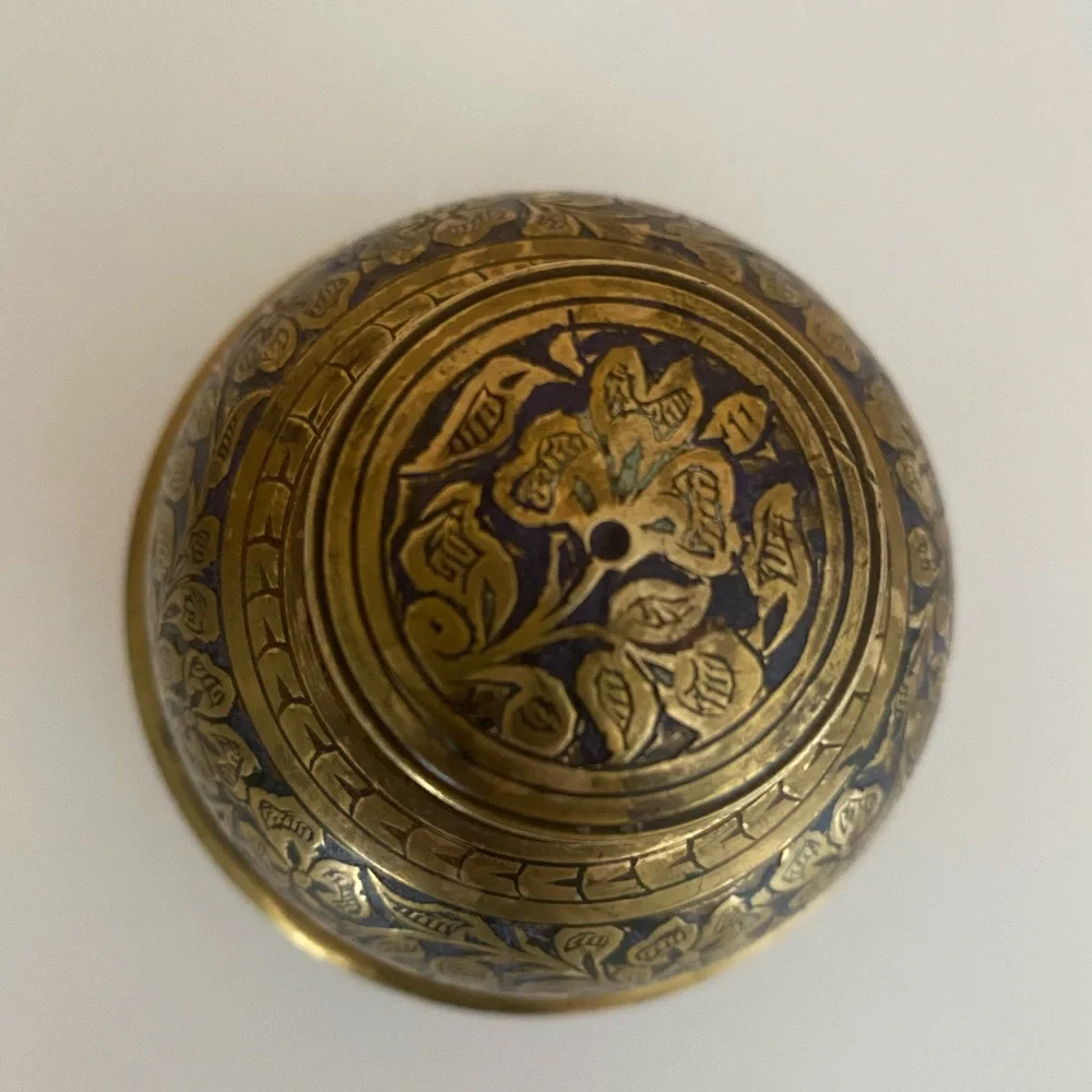 SOLD Vintage Elephant Claw Temple Bell & Stand Brass Floral Shamrock Boho Spirit - Picture 4 of 11